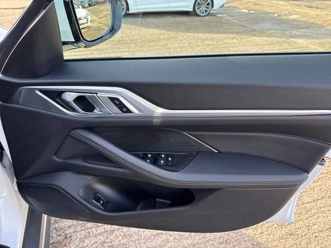 BMW I4 Photo 39