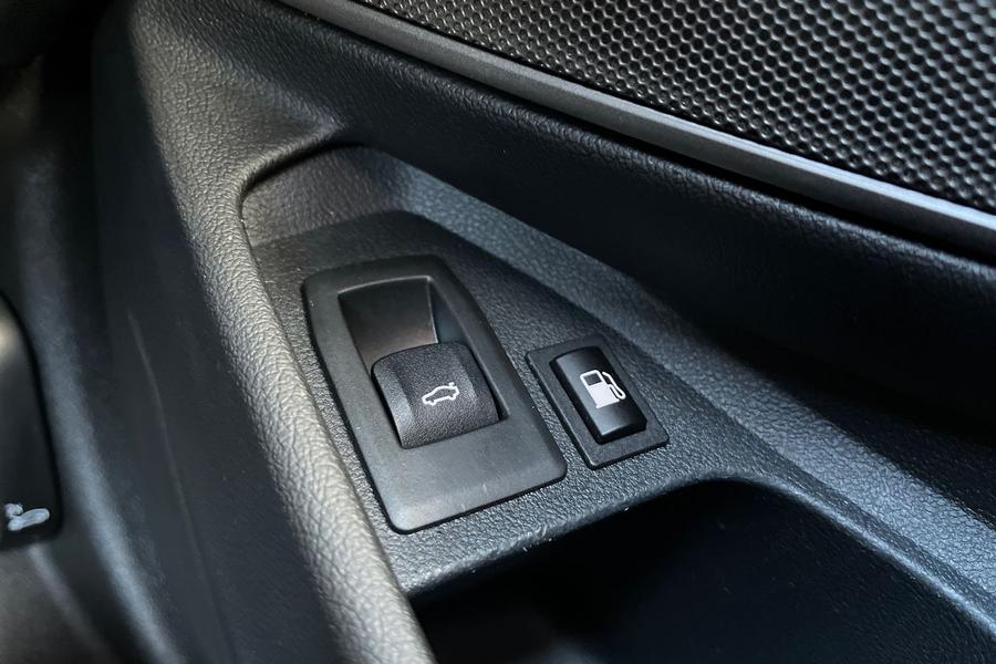 BMW 3 Series Photo autoimg-adc80425c992ac189182a71d5fc00a4a80477e82.jpg
