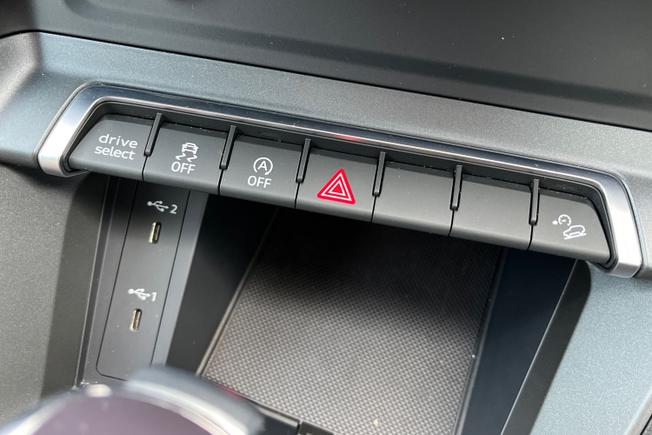 AUDI Q3 Photo 25