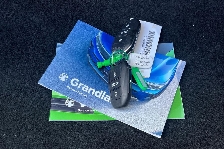 Vauxhall GRANDLAND Photo autoimg-adc889a8ef85d2a575734883efbd0b5ac7256a6f.jpg