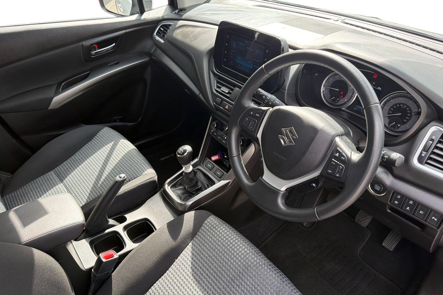 Suzuki S-Cross Photo 8