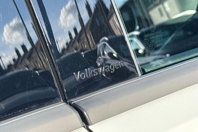 VOLKSWAGEN T-Roc Photo 26