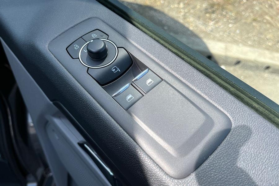 Ford TOURNEO CUSTOM Photo autoimg-add5ca8575ea743b7c2745cd608d20dbee0e0485.jpg