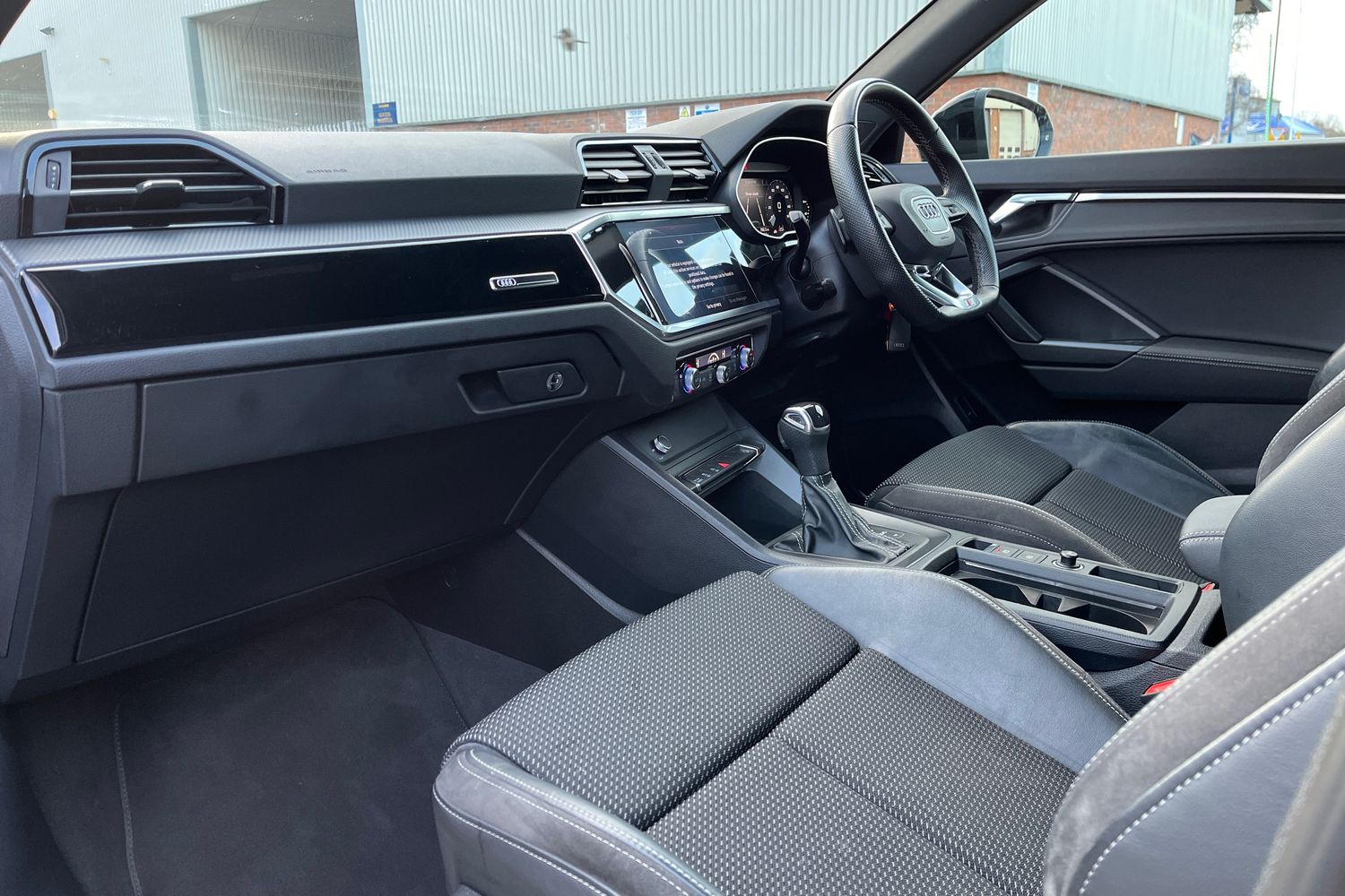 Audi Q3 Photo 17