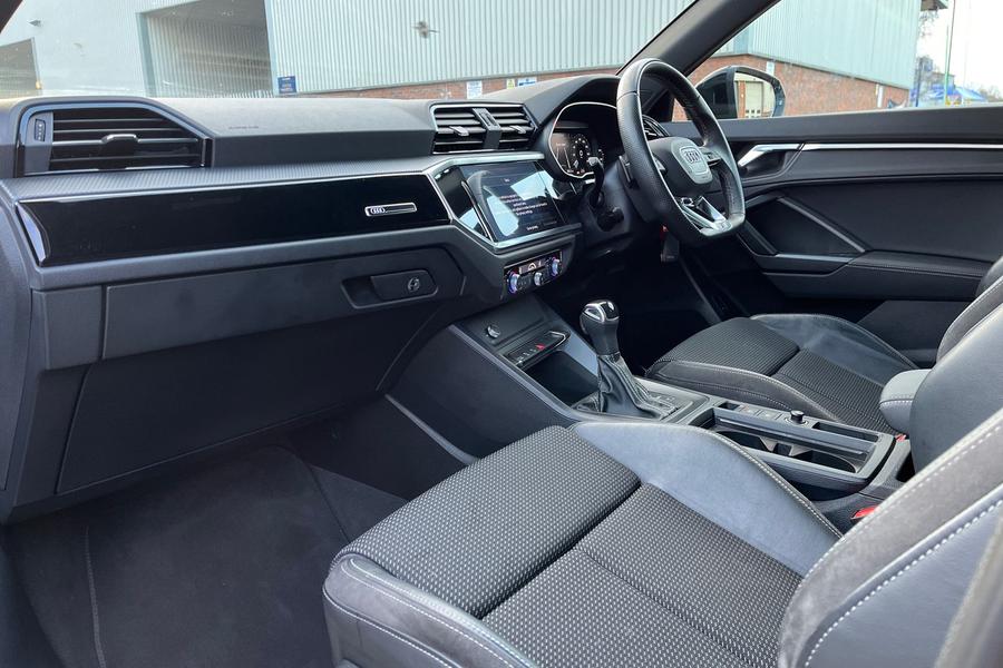 Audi Q3 Photo autoimg-adde520ecd2643664d0d5af8b17153adb274e437.jpg