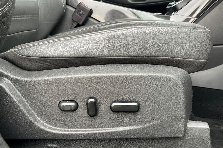 Ford Kuga Photo autoimg-ade90e066f4c9d947ab1bd7fb713e3c4ba77161f.jpg