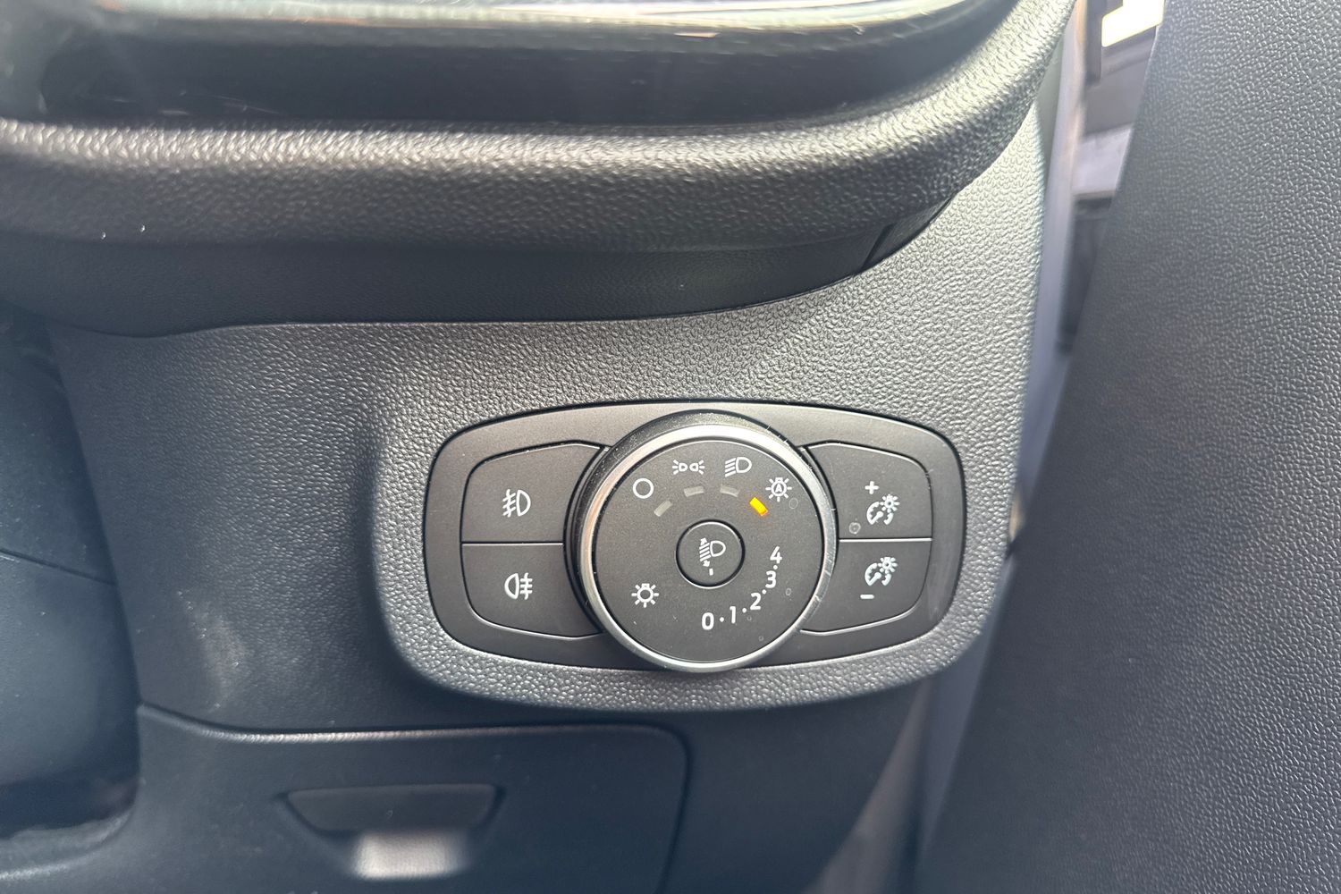 Ford FIESTA Photo 36