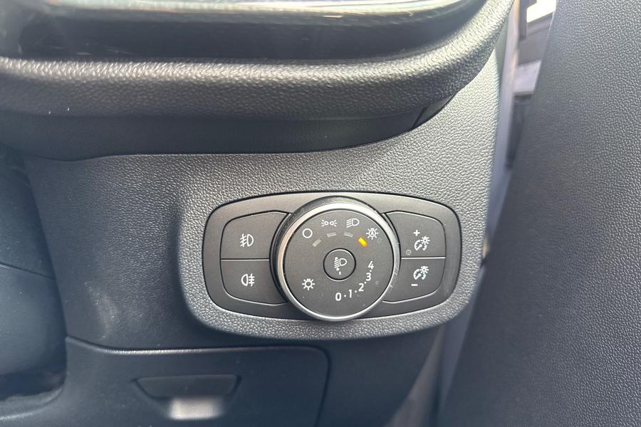 Ford FIESTA Photo autoimg-aded873432985223c6a7f0d0116beab225225578.jpg