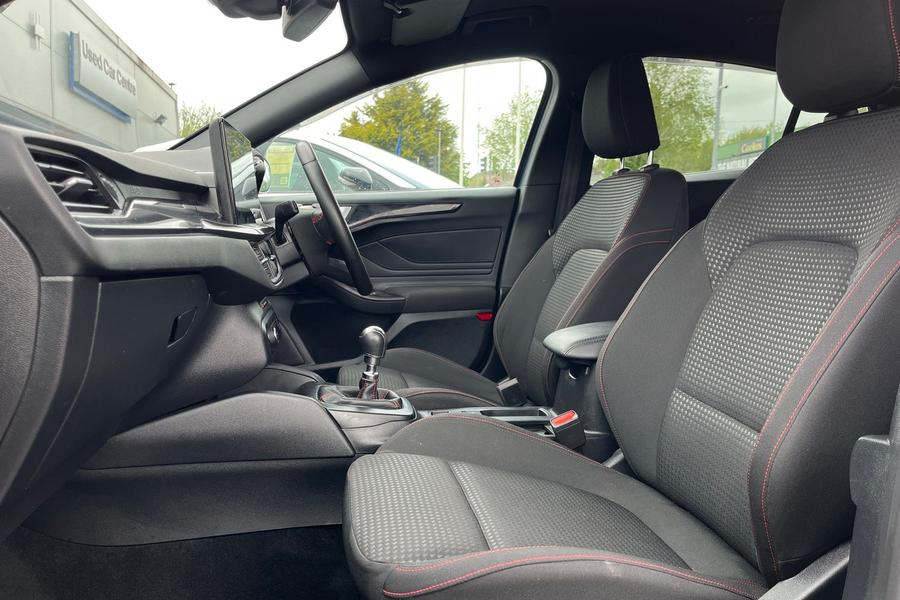 Ford FOCUS Photo autoimg-adf033cd1c3764375806945fb5f9b936a01beaa7.jpg