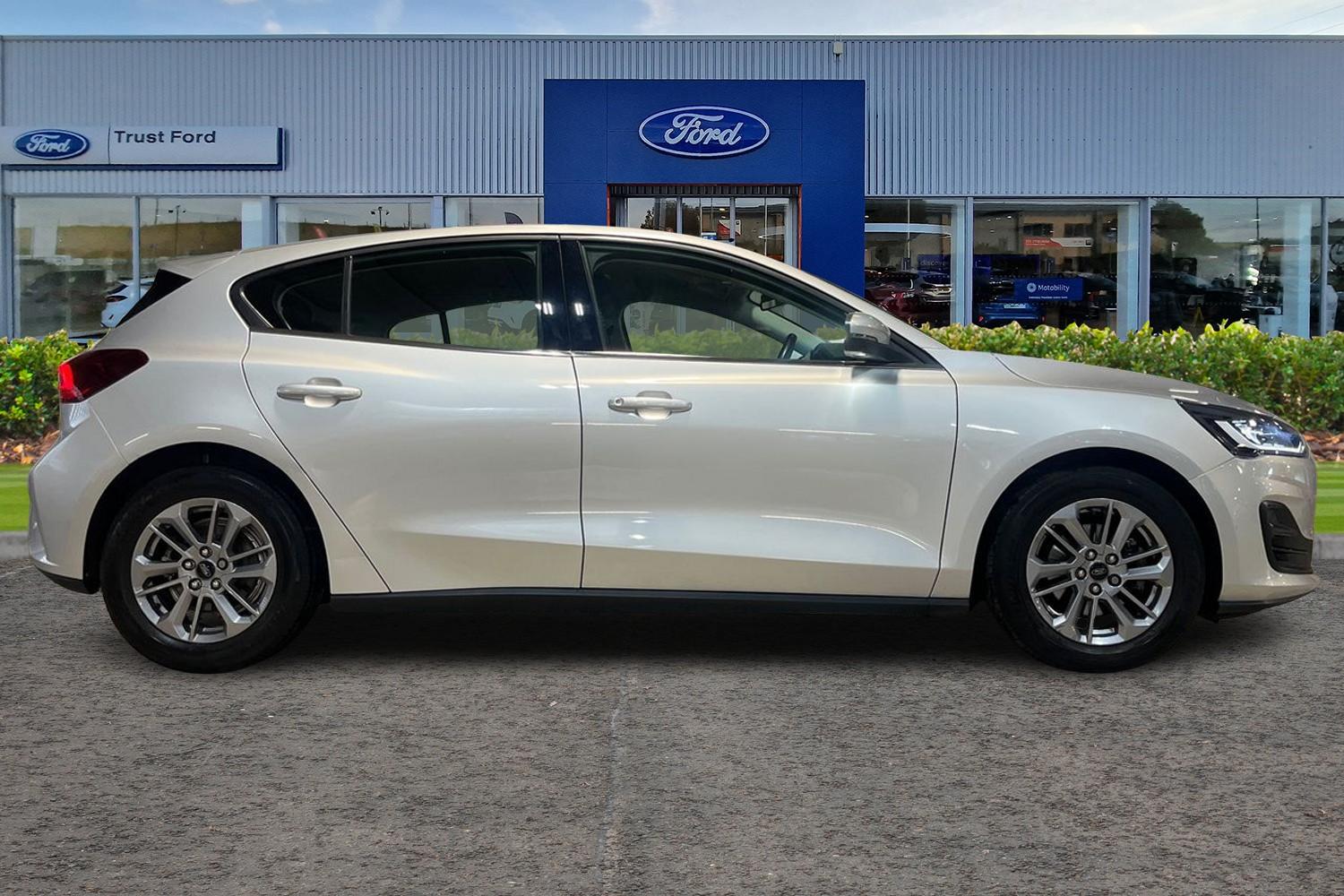 Ford FOCUS Photo 2