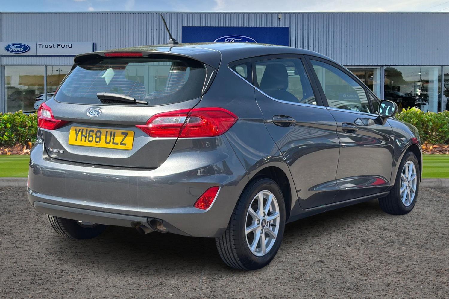 Ford FIESTA Photo 3