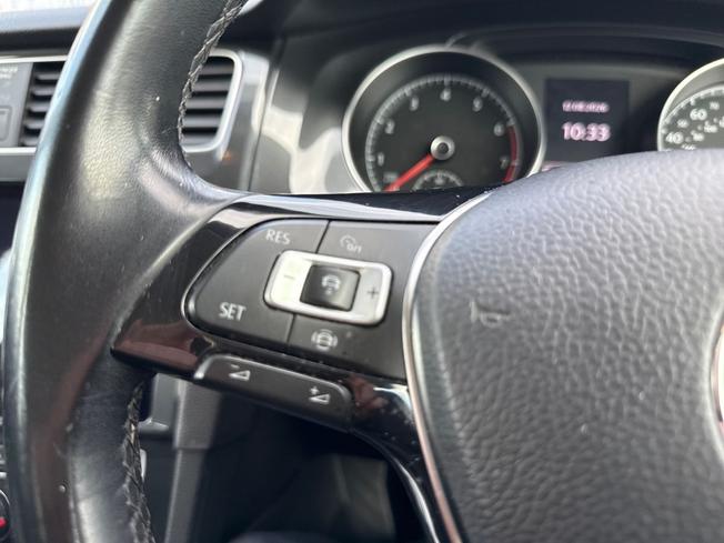 VOLKSWAGEN Golf Photo 16