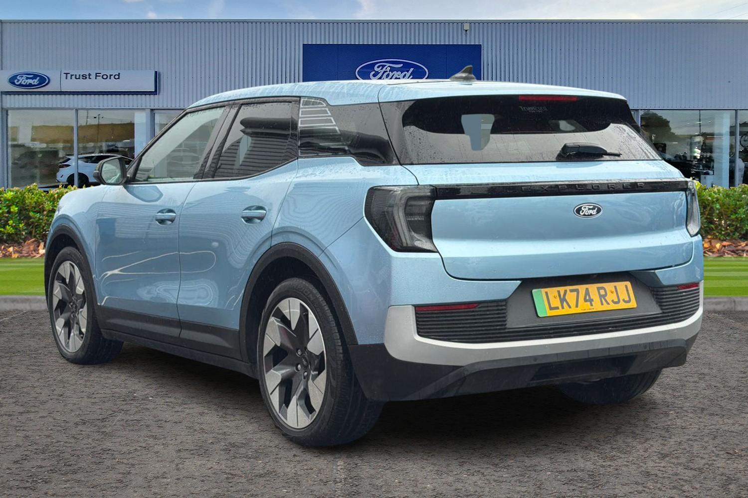 Ford EXPLORER Photo 1