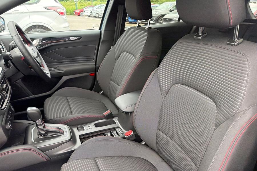 Ford FOCUS Photo autoimg-adfe166305f188532194c65d916350ee41623732.jpg
