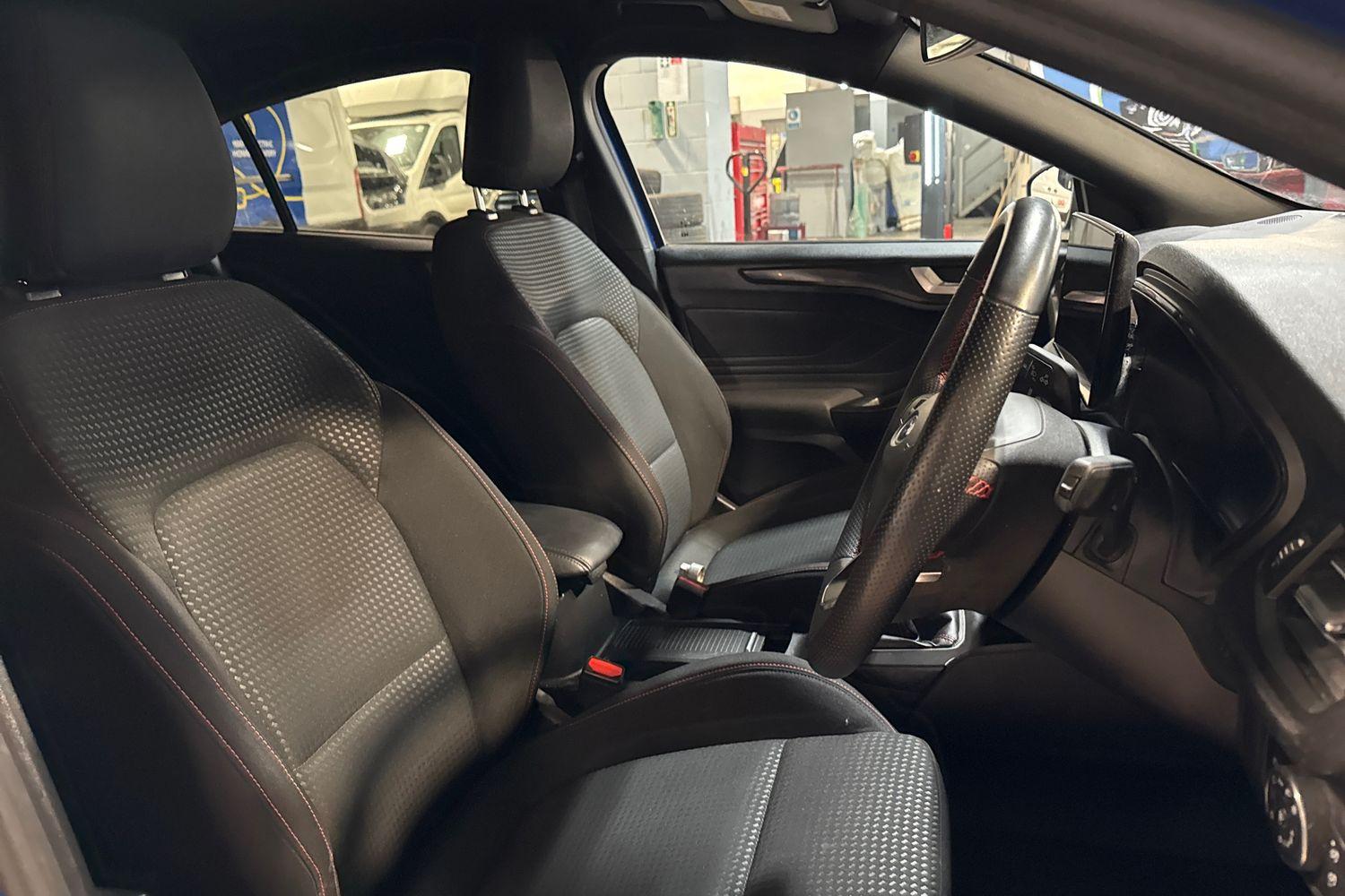 Ford FOCUS Photo 16