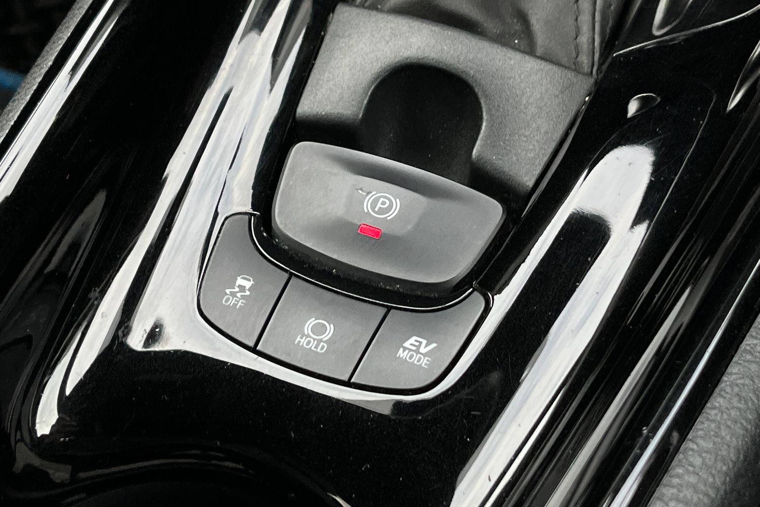 Toyota C-HR Photo 34