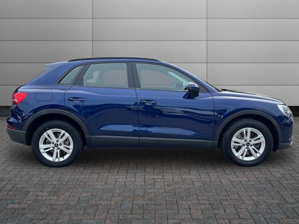 Audi Q3 Photo autoimg-ae0f5617e3011da6aab7c78ed3b4f6b031c92223.jpg
