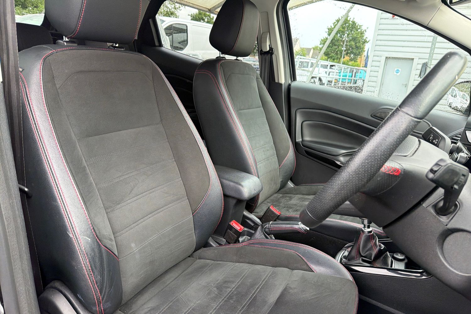 Ford ECOSPORT Photo 16