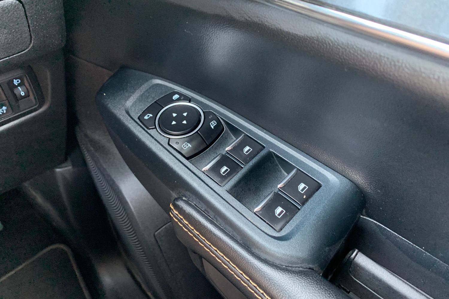 2023 Ford Ranger Wildtrak 2.0 Ecoblue Auto 4WD in Cyber Orange with 28K - vehicle photo 18 for sale on PureCar