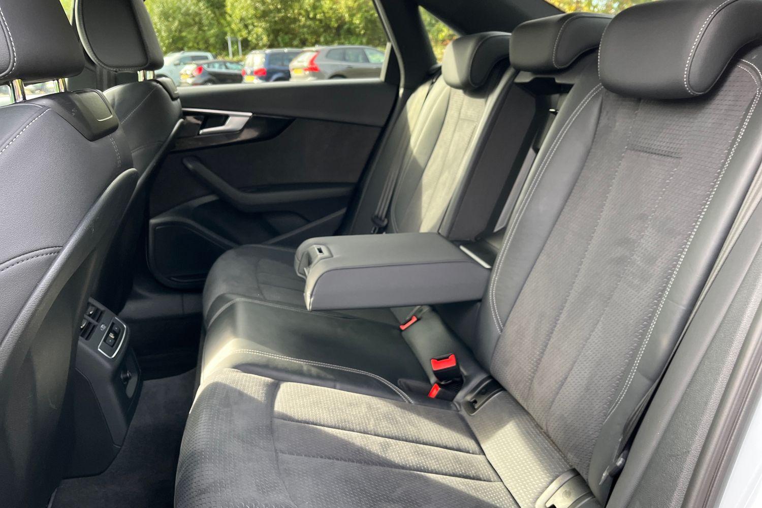 Audi A4 Photo 34