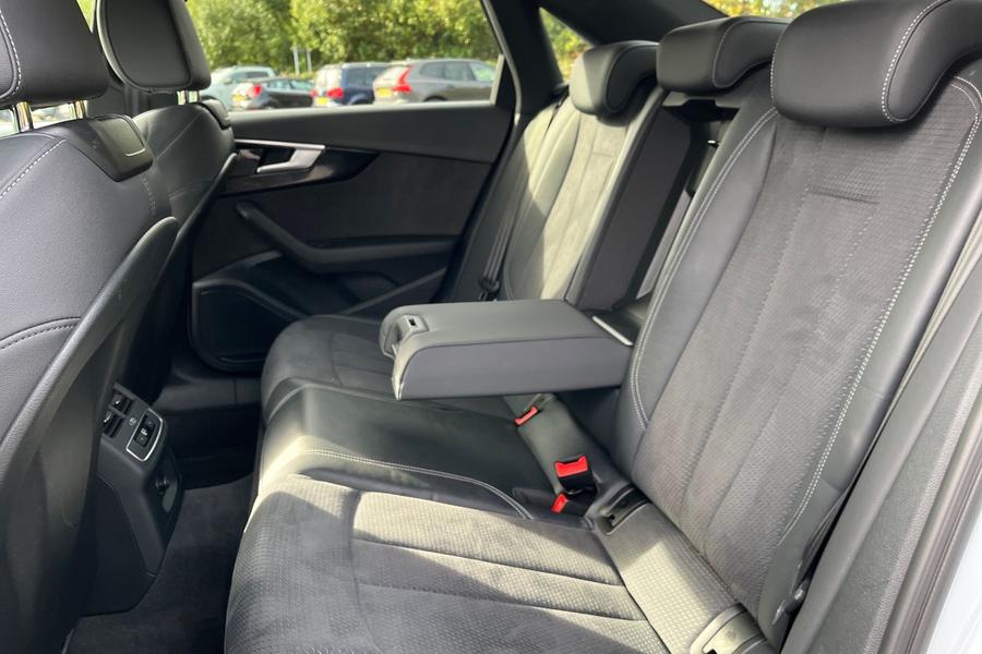 Audi A4 Photo autoimg-ae14e3f3a6e7be9d17b1c2bfd957bdb6356e1fe2.jpg