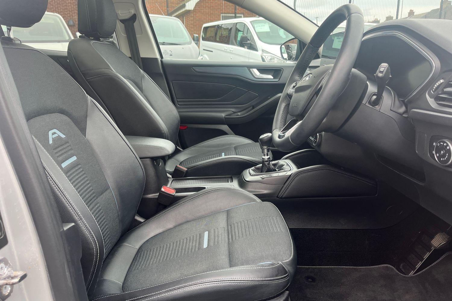 Ford FOCUS Photo 16