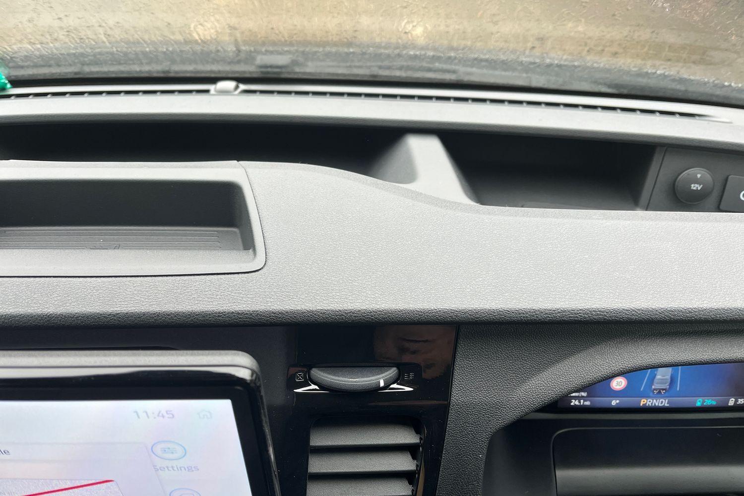 Ford E-TRANSIT Photo 37