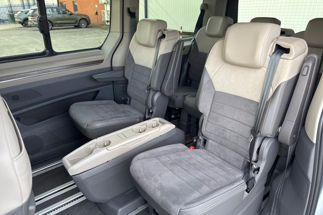 VOLKSWAGEN Multivan Photo 9