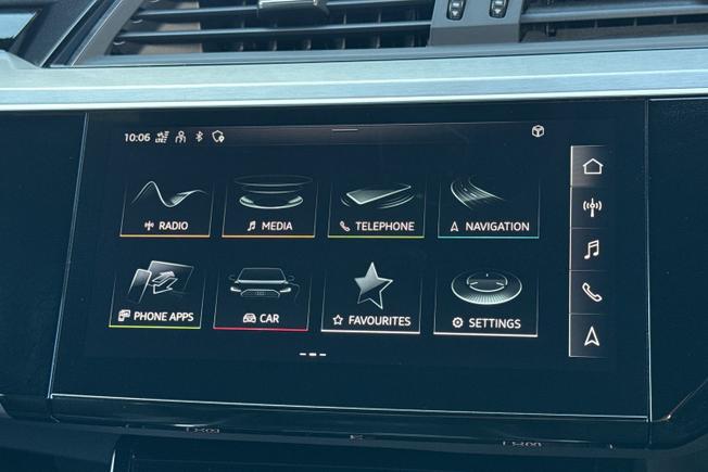 AUDI Q8 E-Tron Photo 28