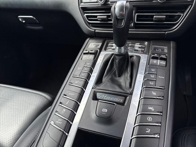 PORSCHE Macan Photo 37