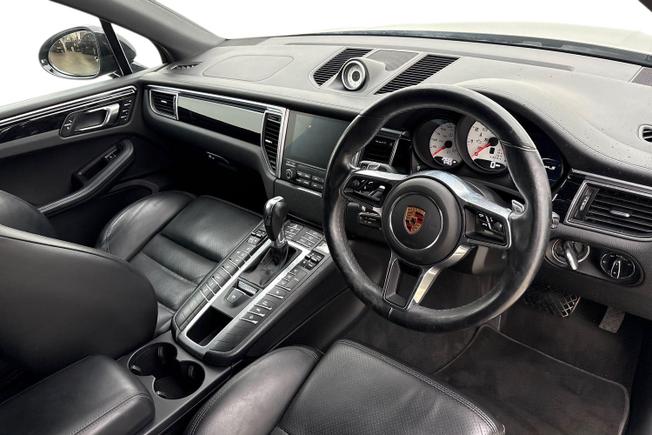 PORSCHE Macan Photo 6