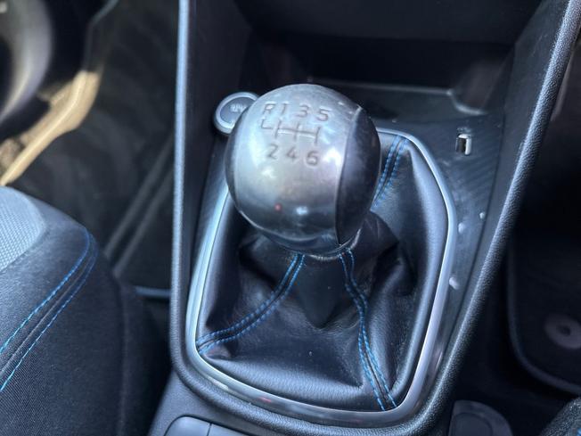 FORD Fiesta Photo 32