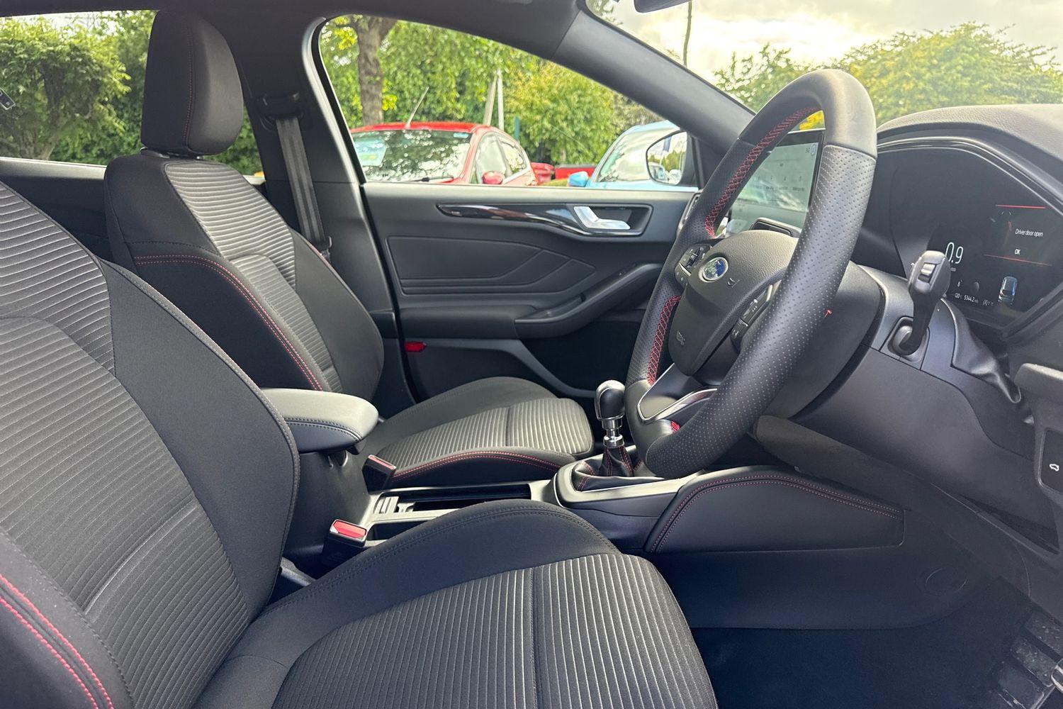 Ford FOCUS Photo 16