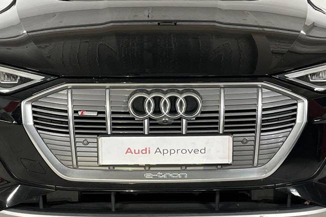 AUDI e-tron Photo 39