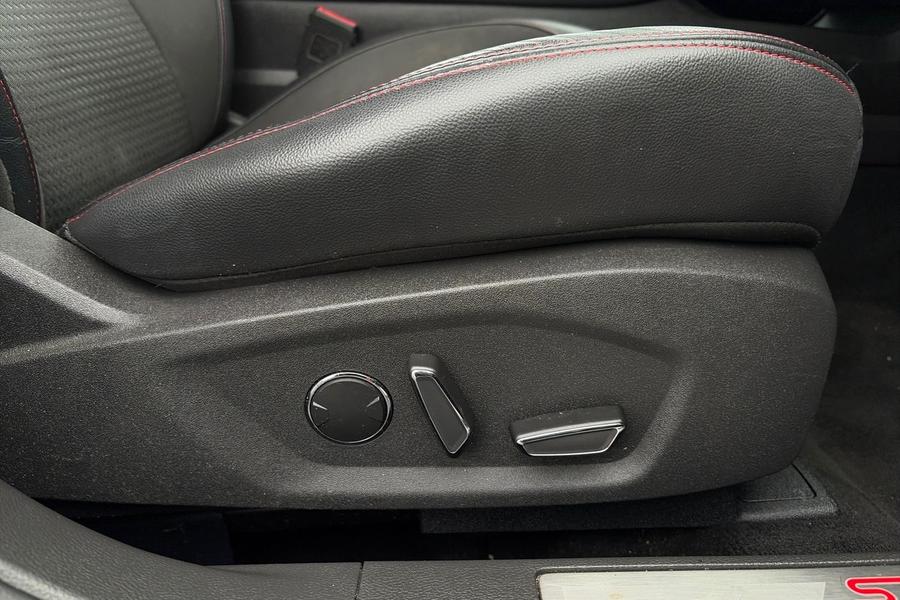 Ford MONDEO Photo autoimg-ae33d9acb25351fa0b736e979a0cb1f3f92a9386.jpg