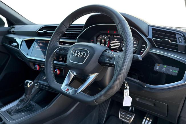 AUDI Q3 Photo 6