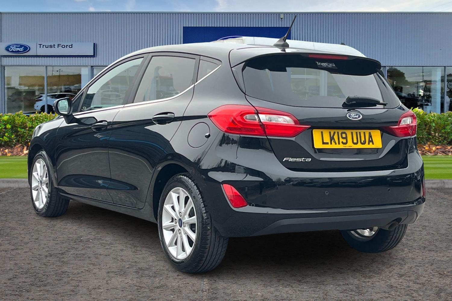 Ford Fiesta Photo 1