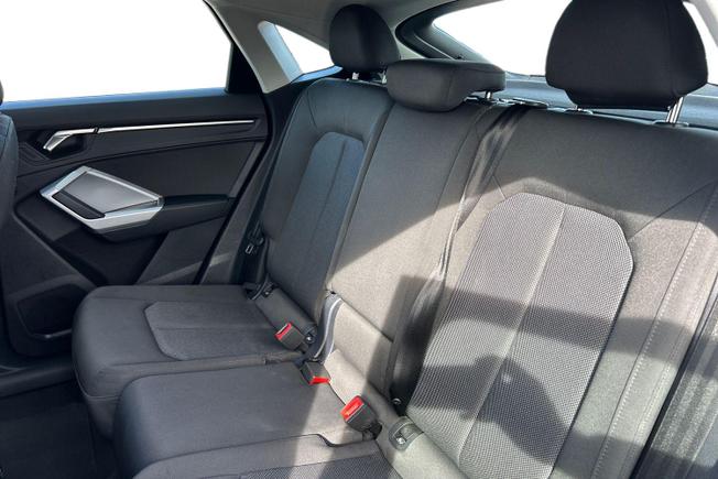 AUDI Q3 Photo 9