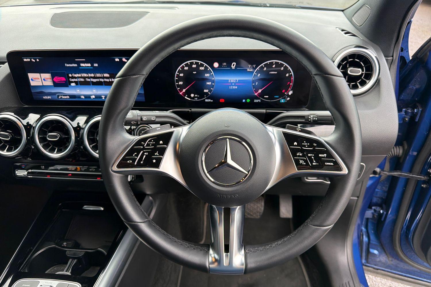 Mercedes-Benz GLA Photo 11