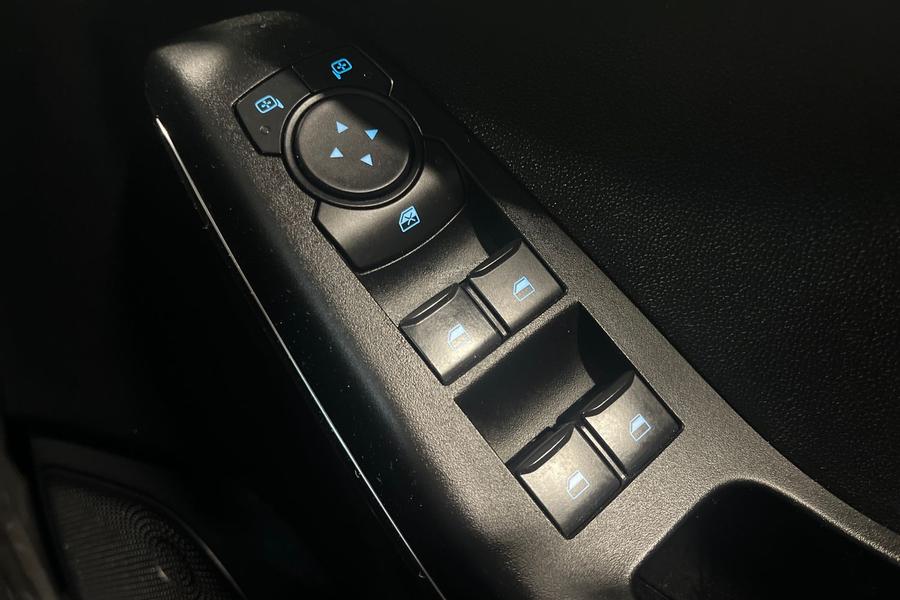 Ford FIESTA Photo autoimg-ae42476f96cc72c5be8ce51e84f7bb527820dbcf.jpg