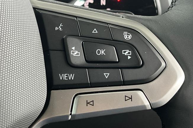 VOLKSWAGEN T-Roc Photo 17