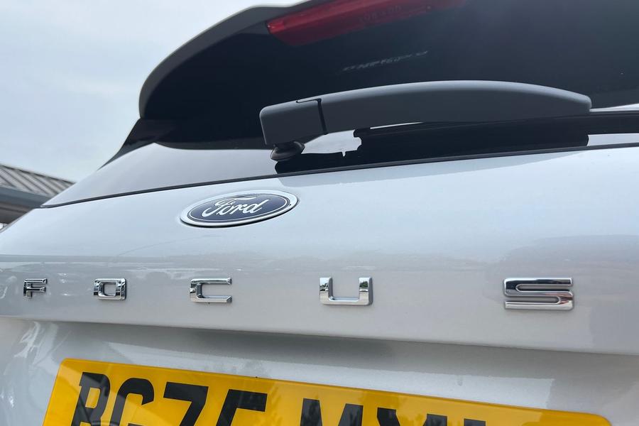 Ford Focus Photo autoimg-ae4de1674127a2fcbcbfd6e078011bc036e13c78.jpg