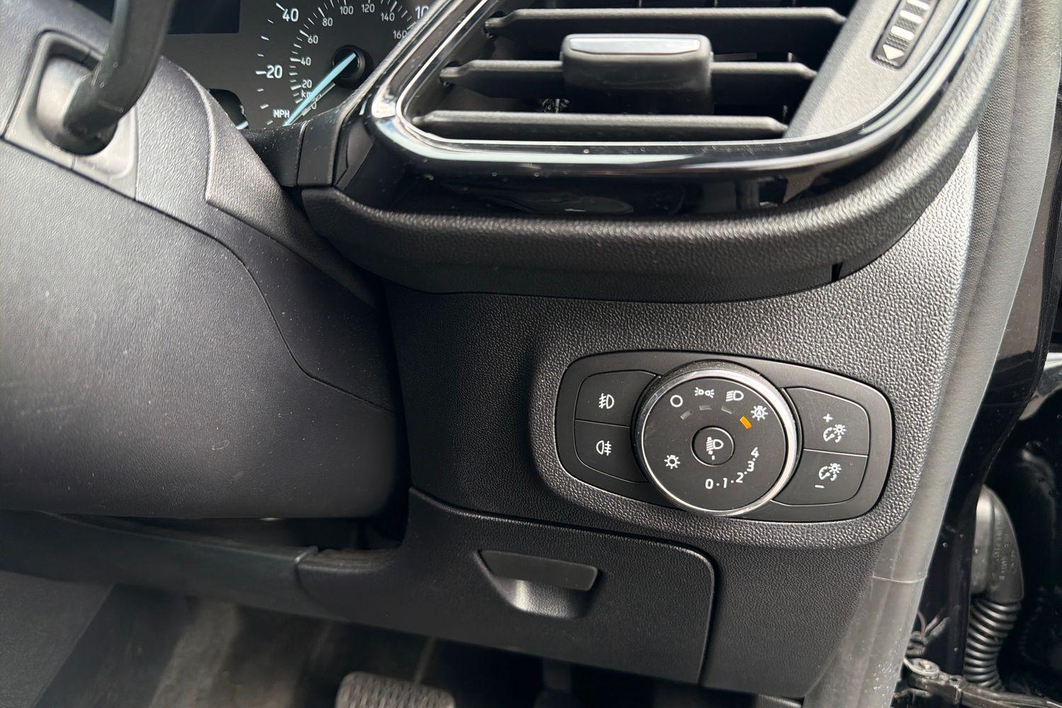 Ford FIESTA Photo 29