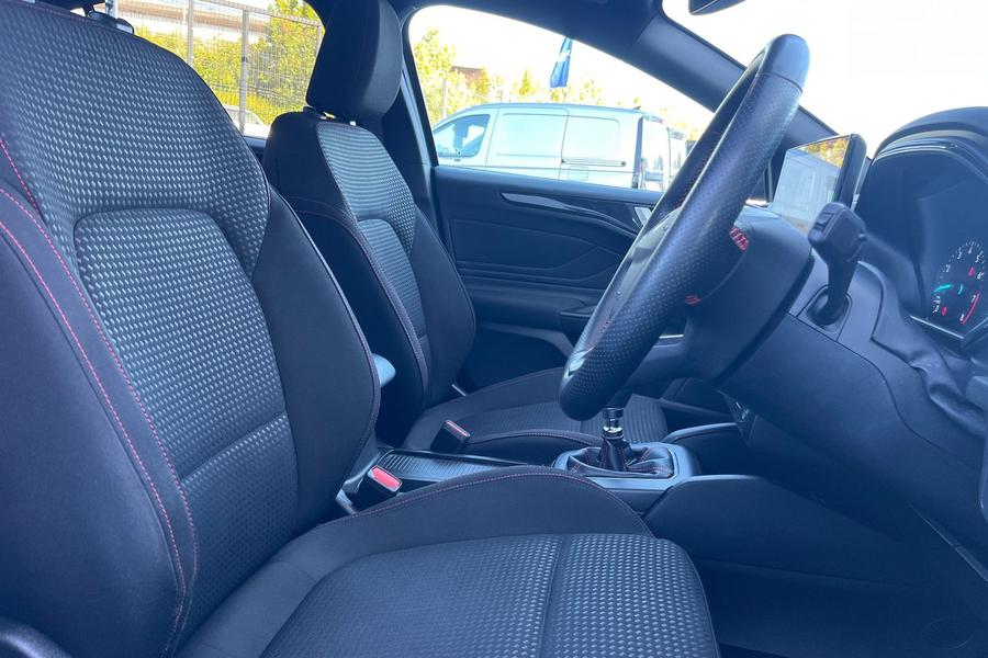 Ford FOCUS Photo autoimg-ae500d5fc7c723f404ffc266c2b205b7579f3323.jpg