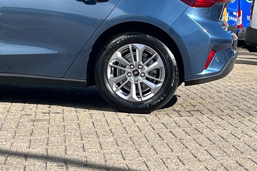 Ford Focus Photo autoimg-ae5887dd0c1f648fbf4524622a5787eb3f0319e5.jpg