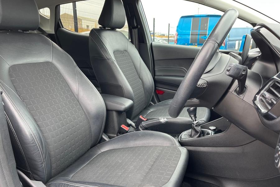 Ford FIESTA Photo autoimg-ae58a4d28a2431dfda1c709c5b8eaf3d1a9fd483.jpg