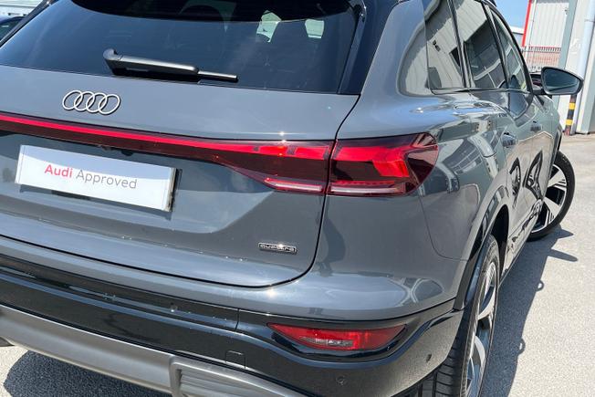 AUDI Q6 E-Tron Photo 18