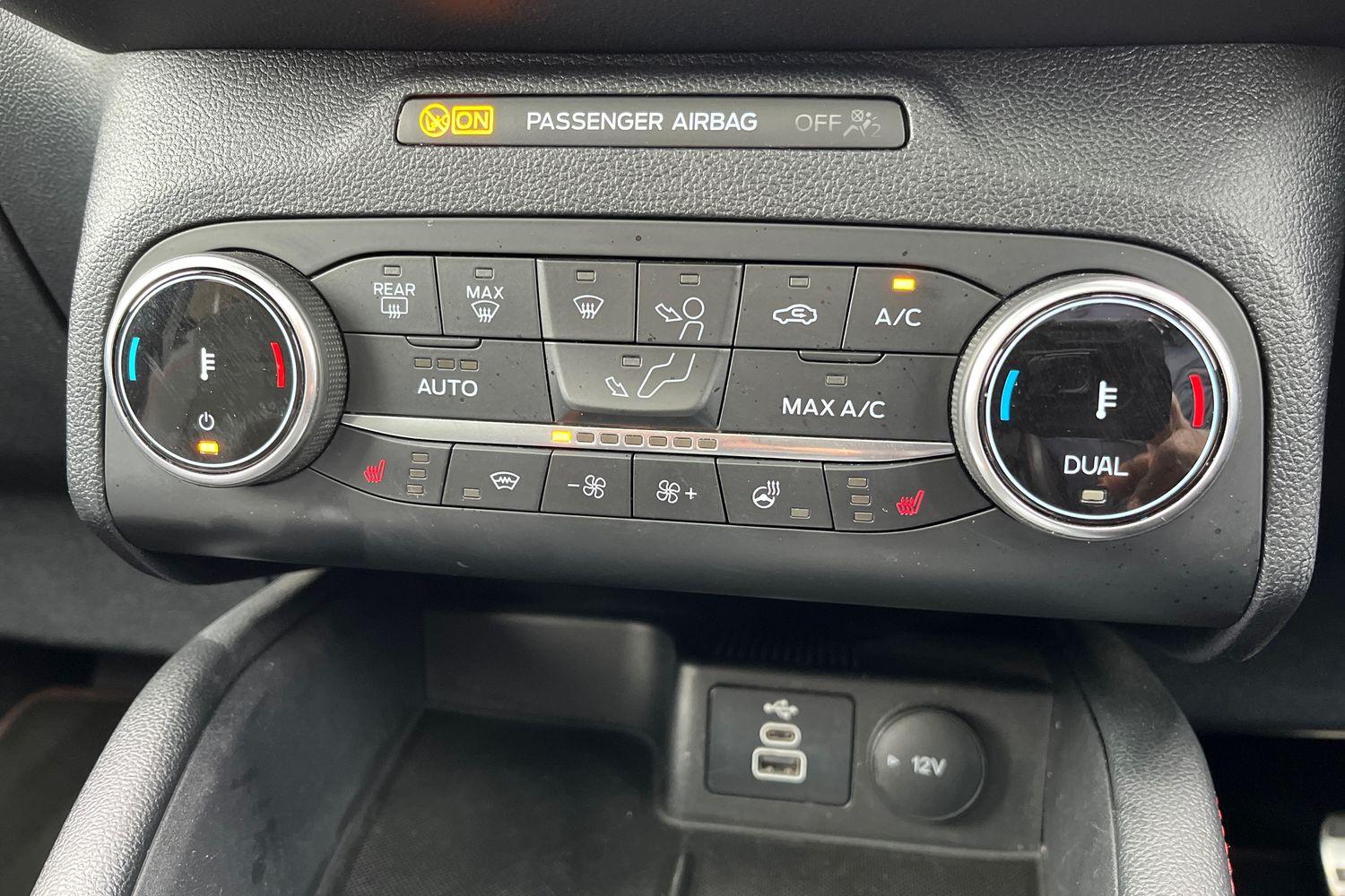 Ford KUGA Photo 32