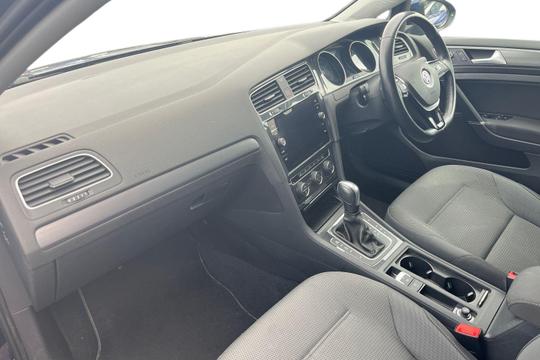 Volkswagen Golf Photo autoimg-ae64191464f8b9f1251d75d12546933d72fe85e5.jpg