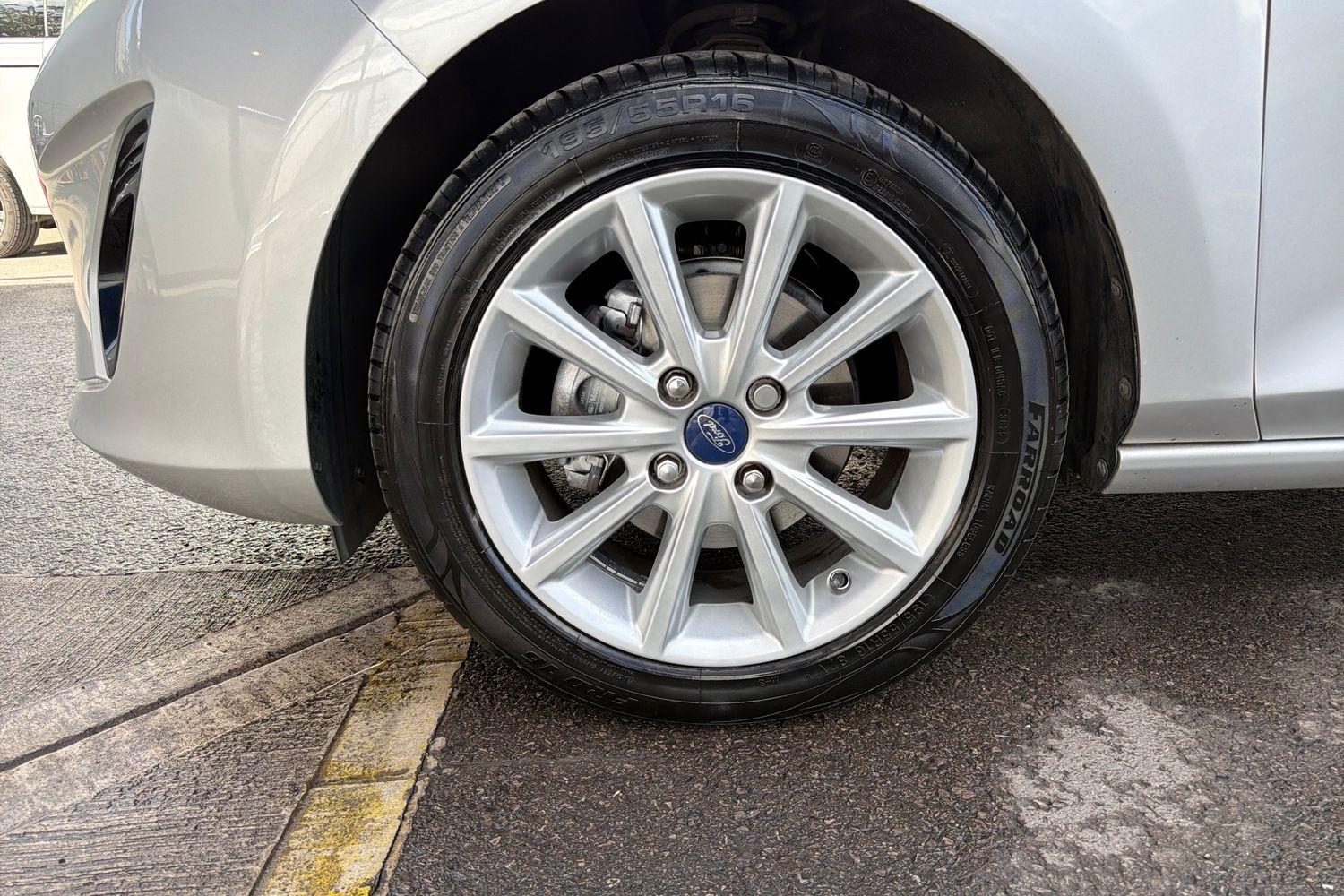 Ford FIESTA Photo 7